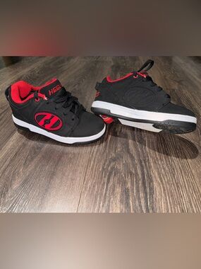 Heelys Youth 2 Black Red Wheeled Skate Shoes Sneakers